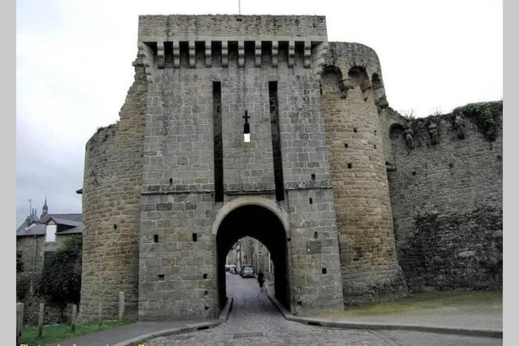 Charmant T1 Au Coeur Du Centre Historique De Dinan Exterior foto